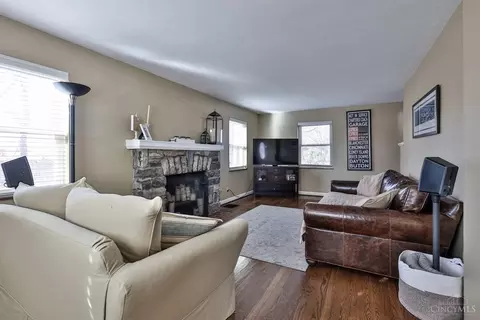 Living - 3302 Glenhurst Pl, Cincinnati, OH 45209 photo 2 of 4