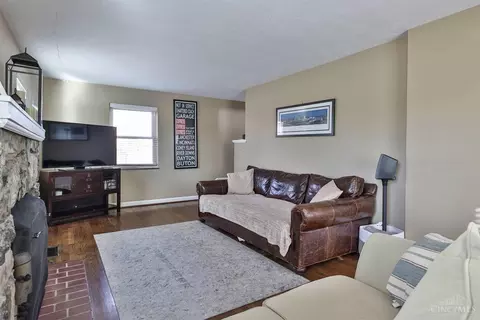 Living - 3302 Glenhurst Pl, Cincinnati, OH 45209 photo 4 of 4
