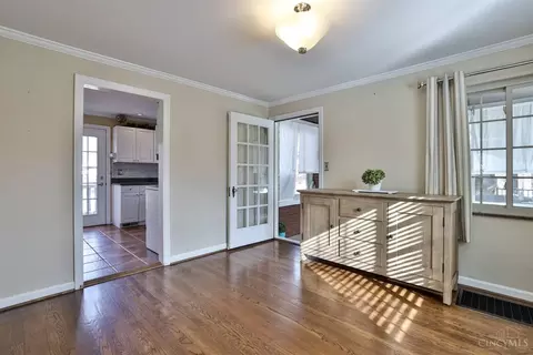 Entry Way - 3302 Glenhurst Pl, Cincinnati, OH 45209 photo 3 of 3