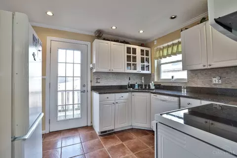 Kitchen - 3302 Glenhurst Pl, Cincinnati, OH 45209 photo 1 of 2