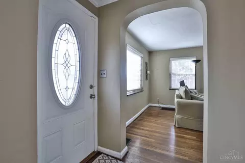 Entry Way - 3302 Glenhurst Pl, Cincinnati, OH 45209 photo 1 of 3