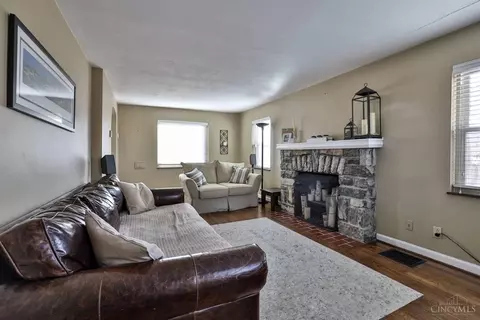 Living - 3302 Glenhurst Pl, Cincinnati, OH 45209 photo 1 of 4