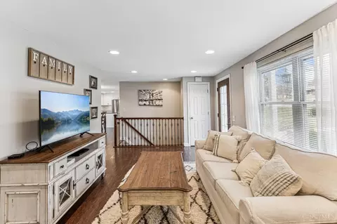 Living - 2590 Devils Backbone Rd, Cincinnati, OH 45233 photo 2 of 2