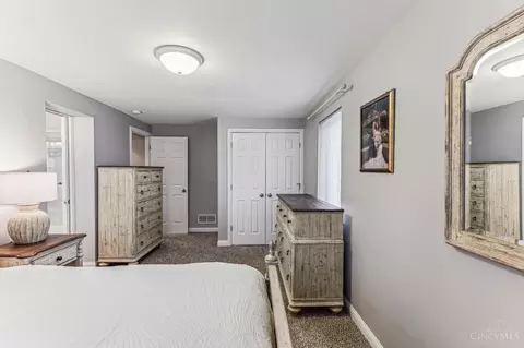 Bedroom - 2590 Devils Backbone Rd, Cincinnati, OH 45233 photo 4 of 5