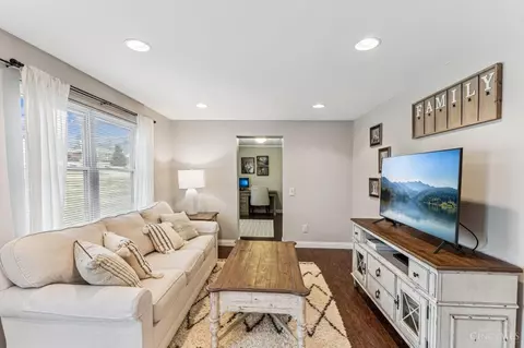 Living - 2590 Devils Backbone Rd, Cincinnati, OH 45233 photo 1 of 2