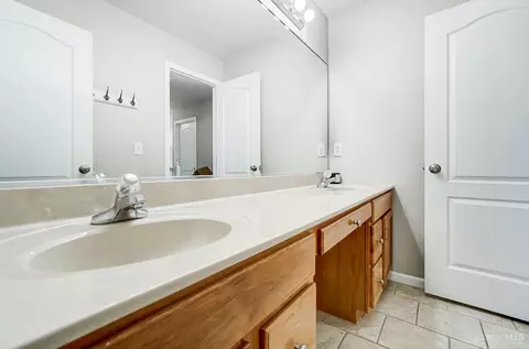 Bath - 815 Dorgene Ln, Cincinnati, OH 45244 photo 7 of 9