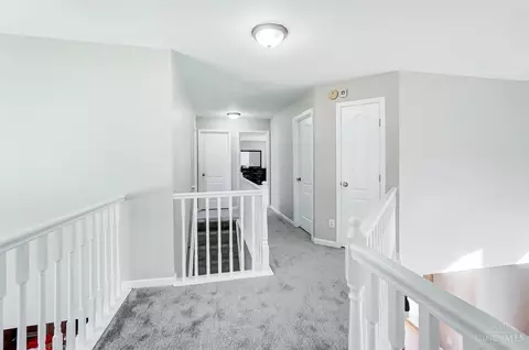 Entry Way - 815 Dorgene Ln, Cincinnati, OH 45244 photo 5 of 6