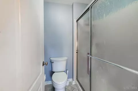 Bath - 815 Dorgene Ln, Cincinnati, OH 45244 photo 6 of 9