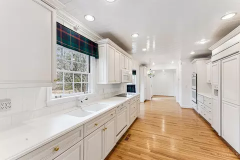 848 Van Nes Dr, Glendale, OH 45246 photo 8