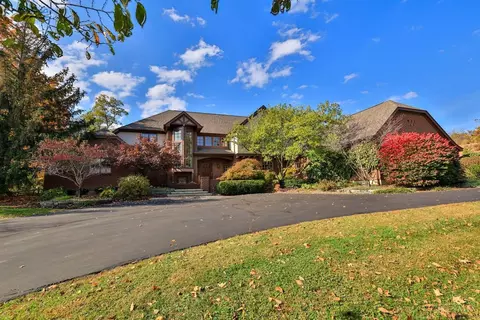 7555 Fernwood Dr, Amberley, OH 45237