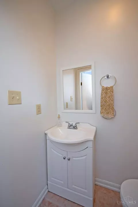 3959 Warwick Ave, Cincinnati, OH 45229 photo 29