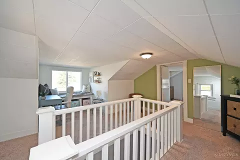 Entry Way - 4566 Buxton Rd, Cincinnati, OH 45242 photo 1 of 2