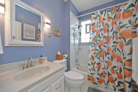 Bath - 4566 Buxton Rd, Cincinnati, OH 45242 photo 1 of 1