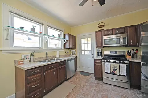 Kitchen - 4566 Buxton Rd, Cincinnati, OH 45242 photo 1 of 2