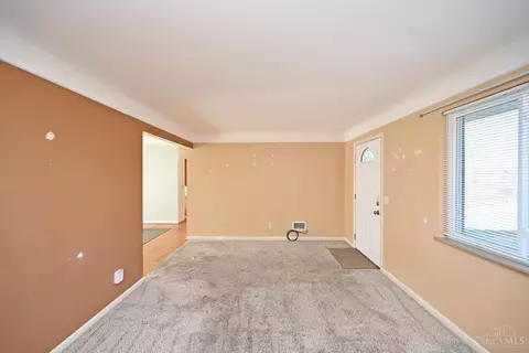Living - 2127 Adams Rd, Cincinnati, OH 45231 photo 4 of 5