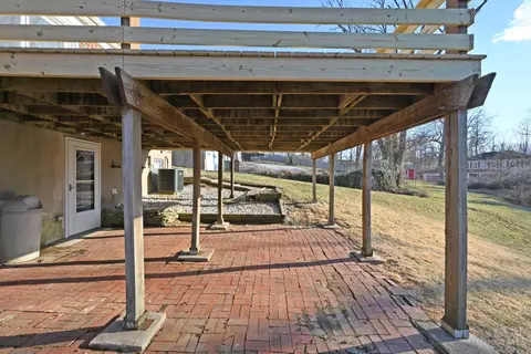 Exterior - 2127 Adams Rd, Cincinnati, OH 45231 photo 8 of 13