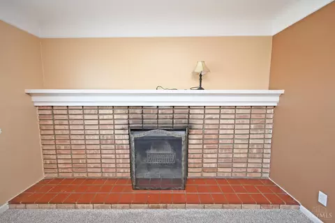 Living - 2127 Adams Rd, Cincinnati, OH 45231 photo 2 of 5