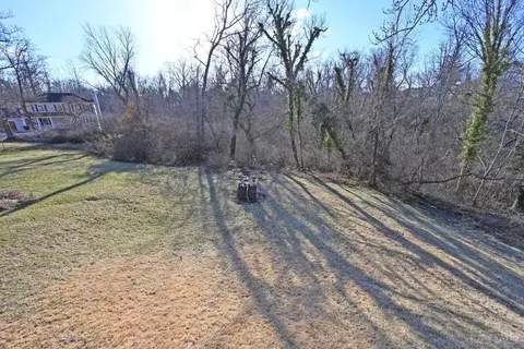 Exterior - 2127 Adams Rd, Cincinnati, OH 45231 photo 6 of 13