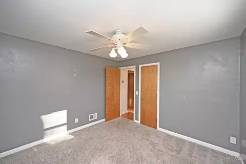 Bedroom - 2127 Adams Rd, Cincinnati, OH 45231 photo 2 of 7