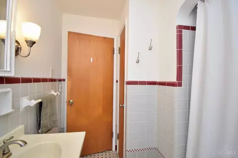6911 Bramble Ave, Cincinnati, OH 45227 photo 27