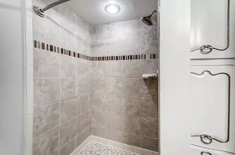 Bath - 174 E Crest Dr, Reading, OH 45215 photo 3 of 4
