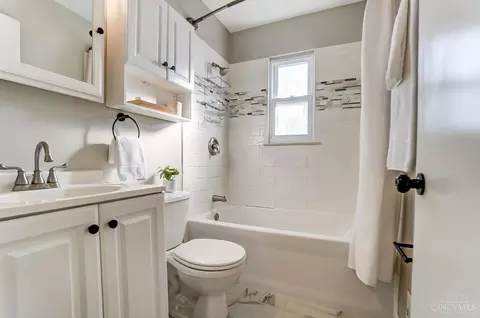 Bath - 174 E Crest Dr, Reading, OH 45215 photo 1 of 4