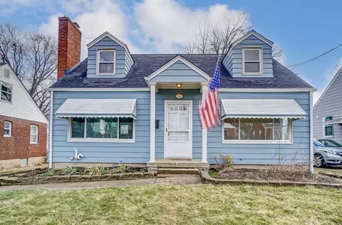 174 E Crest Dr, Reading, OH 45215