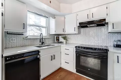 Kitchen - 174 E Crest Dr, Reading, OH 45215 photo 2 of 4