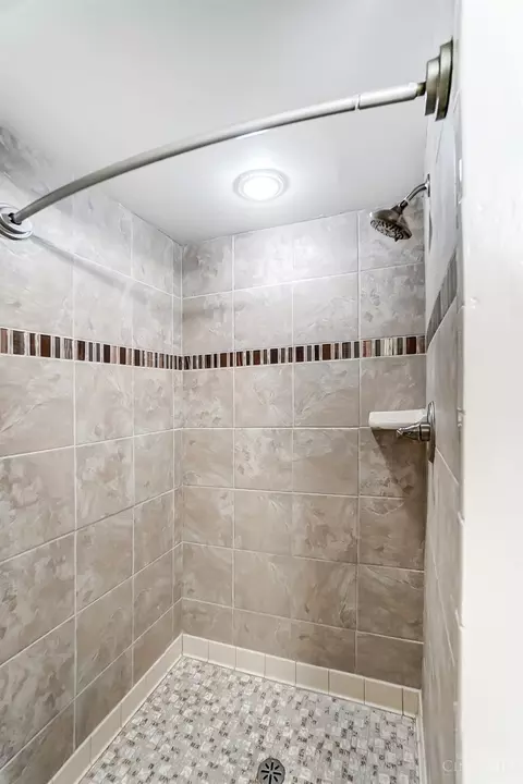 Bath - 174 E Crest Dr, Reading, OH 45215 photo 4 of 4
