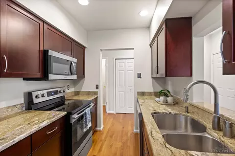2714 Hackberry St, Cincinnati, OH 45206 photo 6