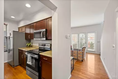 2714 Hackberry St, Cincinnati, OH 45206 photo 8