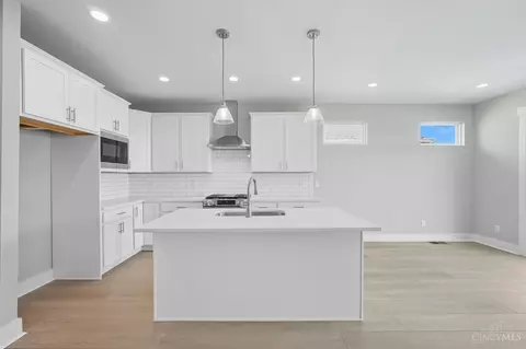 Kitchen - 3968 Lukas Ln, Hamilton, OH 45013 photo 2 of 9