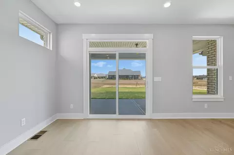 Living - 3968 Lukas Ln, Hamilton, OH 45013 photo 7 of 9