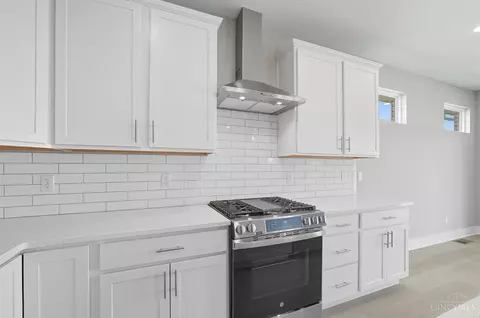 Kitchen - 3968 Lukas Ln, Hamilton, OH 45013 photo 7 of 9