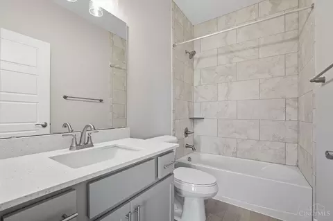 Bath - 3968 Lukas Ln, Hamilton, OH 45013 photo 4 of 11