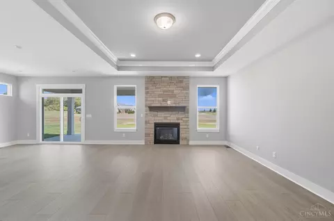 Living - 3968 Lukas Ln, Hamilton, OH 45013 photo 2 of 9