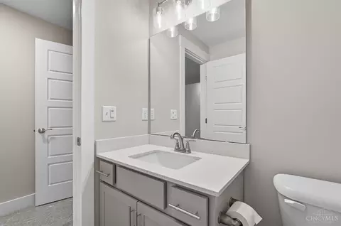 Bath - 3968 Lukas Ln, Hamilton, OH 45013 photo 9 of 11