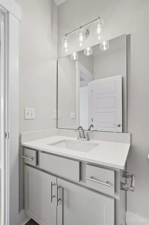 Bath - 3968 Lukas Ln, Hamilton, OH 45013 photo 5 of 11