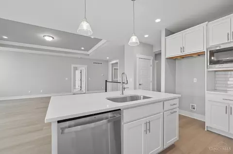 Kitchen - 3968 Lukas Ln, Hamilton, OH 45013 photo 6 of 9