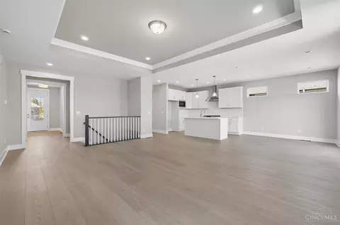 Living - 3968 Lukas Ln, Hamilton, OH 45013 photo 3 of 9