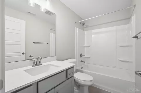 Bath - 3968 Lukas Ln, Hamilton, OH 45013 photo 8 of 11