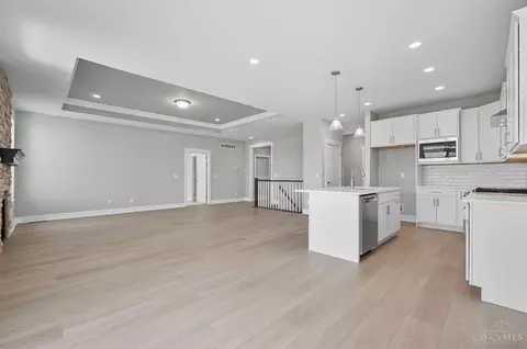 Living - 3968 Lukas Ln, Hamilton, OH 45013 photo 8 of 9