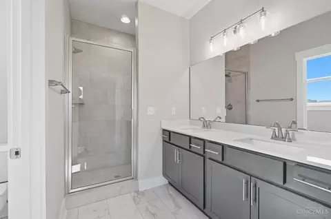 Bath - 3968 Lukas Ln, Hamilton, OH 45013 photo 1 of 11