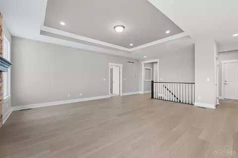 Living - 3968 Lukas Ln, Hamilton, OH 45013 photo 4 of 9