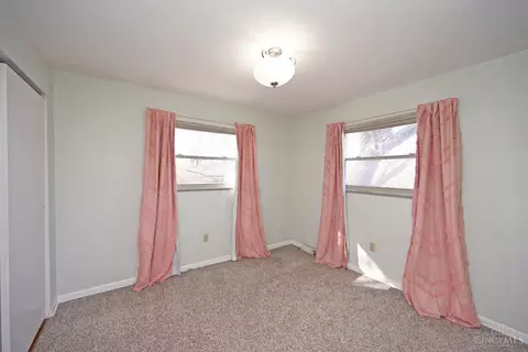 Bedroom - 8457 Mockingbird Ln, Cincinnati, OH 45231 photo 4 of 7