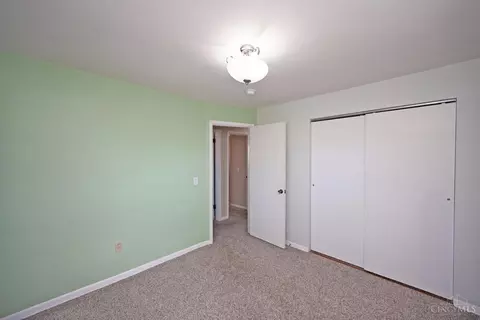 Bedroom - 8457 Mockingbird Ln, Cincinnati, OH 45231 photo 5 of 7