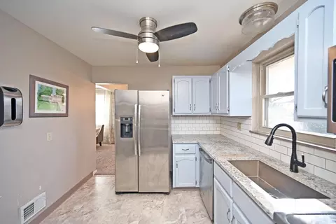 Kitchen - 8457 Mockingbird Ln, Cincinnati, OH 45231 photo 3 of 3