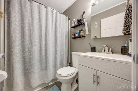Bath - 2632 Niagara St, Cincinnati, OH 45231 photo 1 of 1