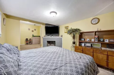 Bedroom - 2632 Niagara St, Cincinnati, OH 45231 photo 2 of 2