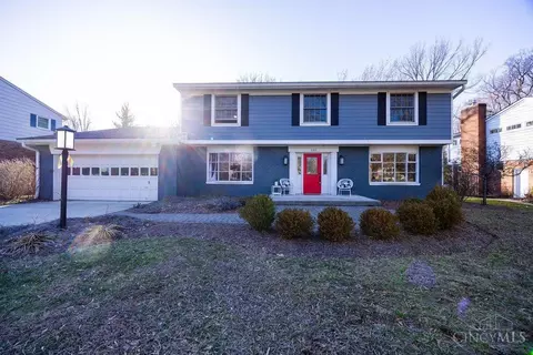 335 Circlewood Ln, Wyoming, OH 45215